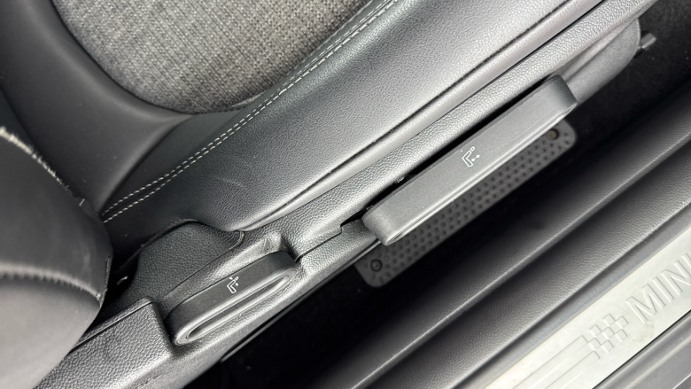 MINI Hatchback 135kW Cooper S Level 2 33kWh 3dr Auto Electric Hatchback